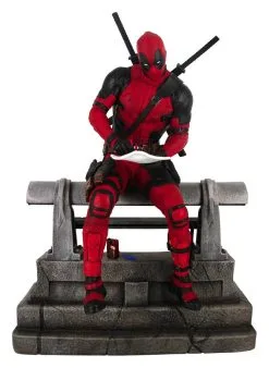 Diamond Select Marvel Movie Premier Collection Statuette Deadpool